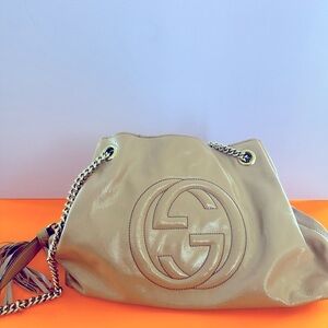 Gucci nude patent leather chain shoulder bag
